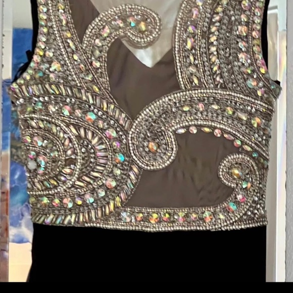 Black & Champaign/Gold colored BETSY ADAM  Evening gown -  SIZE 12. - Picture 2 of 2